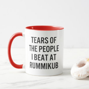 Lustige Tränen der Leute, die ich beim Rummikub-Sp Tasse