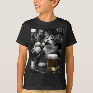 Lustige trinkende Katzen in der Bar weiß schwarz v T-Shirt