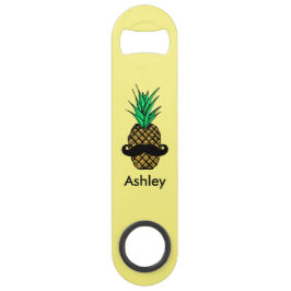 Lustige tropische Ananas mit Schnurrbart-Monogramm Speed Flaschenöffner