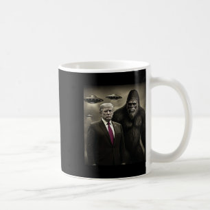 Lustige Trump Bigfoot UFO Außerirdische Begegnung Kaffeetasse