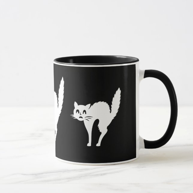 lustige verärgerte weiße Katze mit gewölbtem Tasse (Rechts)