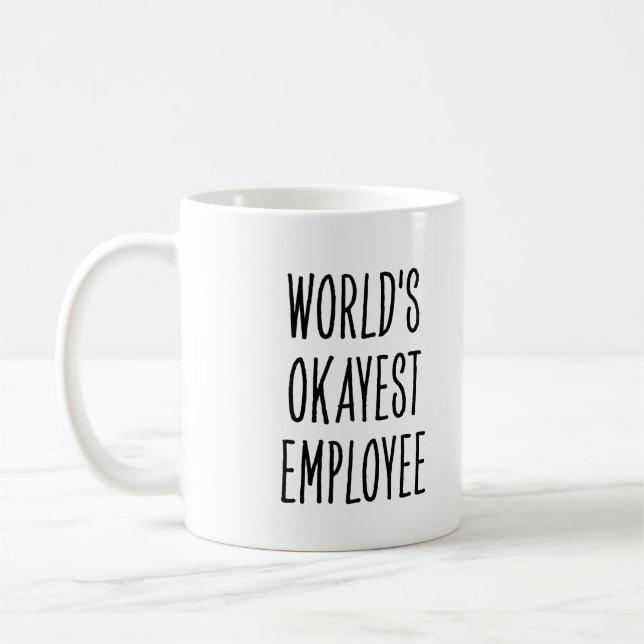 Lustige Welt Okayester Mitarbeiter Kaffeetasse (Links)