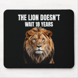 Lustige Zitate Der Löwe wartet nicht 18 Jahre Männ Mousepad