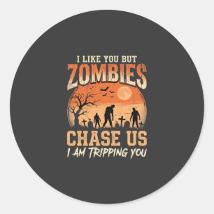 Lustige Zombies Halloween Jagd auf uns Design Runder Aufkleber