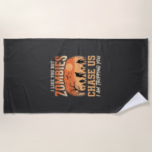 Lustige Zombies Halloween Jagd auf uns Design Strandtuch