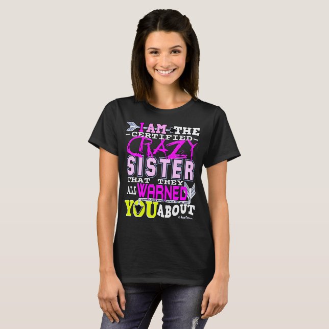 Lustige zugelassene verrückte Schwester T-Shirt (Vorne ganz)