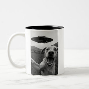 Lustiger Alien-UFO-Hund-Selfie - Coole Katze & Wel Zweifarbige Tasse