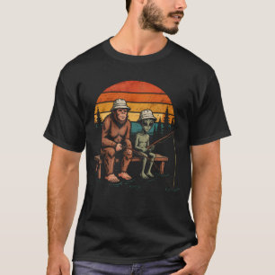 Lustiger Alien und Sasquatch Bigfoot Angelnd Fisch T-Shirt