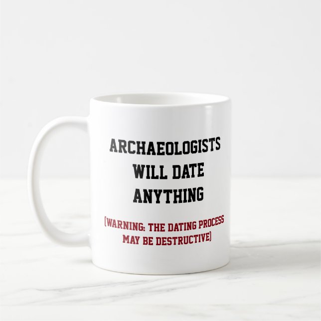 Lustiger Archäologe datiert alles Wortspiel Kaffeetasse (Links)
