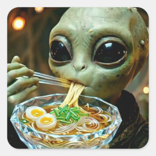 Lustiger Außerirdischer, der Ramen-Nudeln isst Quadratischer Aufkleber