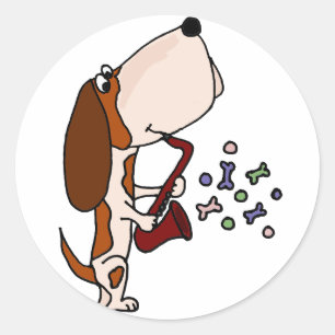 Lustiger Basset Hound-Hund, der Saxophon spielt Runder Aufkleber