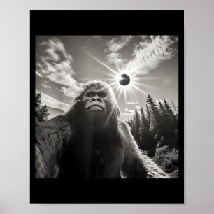 Lustiger Bigfoot macht Selfie Sonnenfinsternis Poster