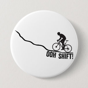 Lustiger Biker benutzt Schalthebel Button