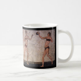 Lustiger Bikini-Strand-Volleyball-alter römischer Kaffeetasse