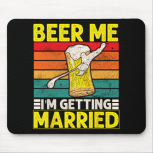 Lustiger Bräutigam Junggesellenabschied Bier Geben Mousepad