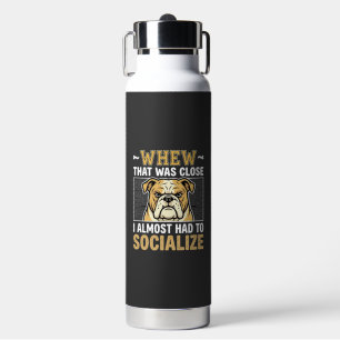 Lustiger Bulldogge sozialisiert Hund Trinkflasche