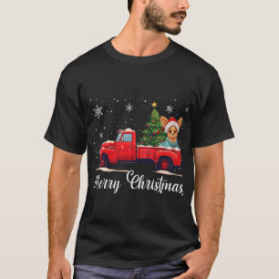 Lustiger Chihuahua-Hund fährt auf rotem Lastwagen T-Shirt