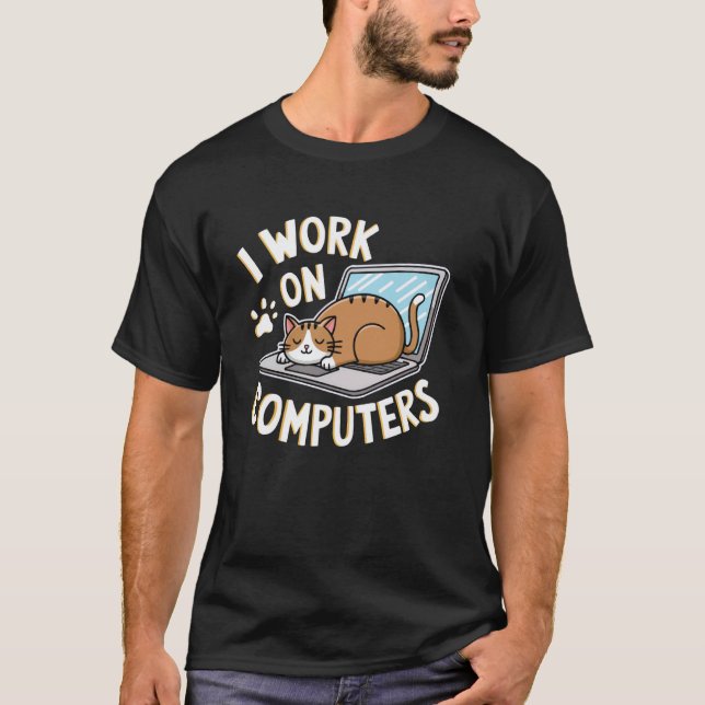 Lustiger Coder Ich Arbeite An Computern Katzenlieb T-Shirt (Vorderseite)