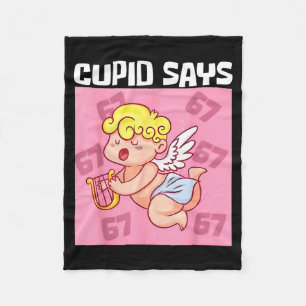 Lustiger Cupid sagt 67 Sechs Sieben Valentinstag 6 Fleecedecke