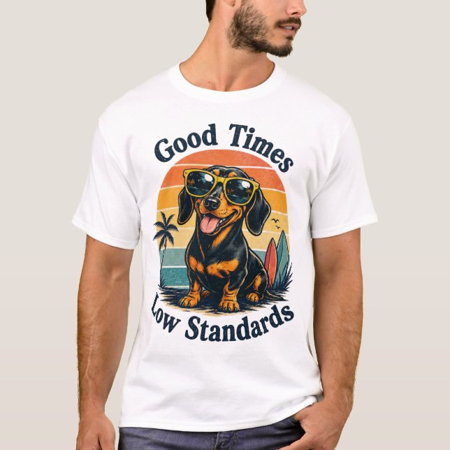 Lustiger Dachshund Retro-Strand T-Shirt (Vorderseite)