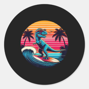 Lustiger Dinosaurier surft Retro-Sonnenuntergang M Runder Aufkleber