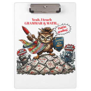 Lustiger Eulen-Lehrer-Maskottchen - Grammatik- und Klemmbrett