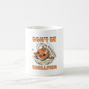 Lustiger Fisch in einer Muschel-Kunst Kaffeetasse