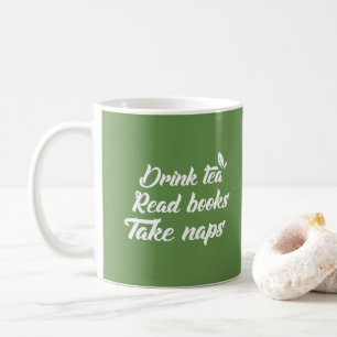 Lustiger grüner Tee - Getränk-Tee las Buch nehme Kaffeetasse