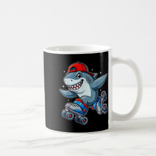 Lustiger Hai auf Rollschuhen Süßer cooler Skater A Kaffeetasse