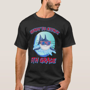 Lustiger Hai bereit zum Angriff 5. Fünfte Klasse E T-Shirt
