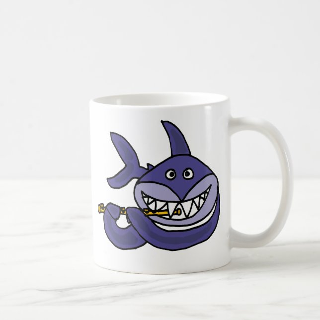 Lustiger Haifisch, der Flöten-Cartoon spielt Kaffeetasse (Rechts)