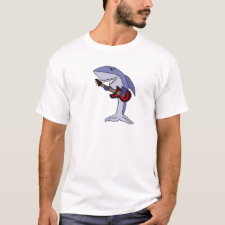 Lustiger Haifisch, der rote Gitarre spielt T-Shirt