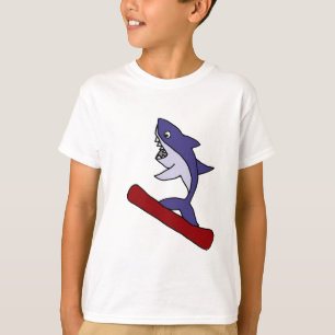 Lustiger Haifischsnowboarding-Cartoon T-Shirt