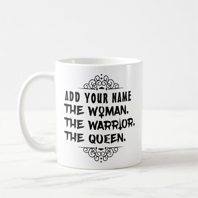 Lustiger individueller Name die Frau der Krieger Kaffeetasse (Links)