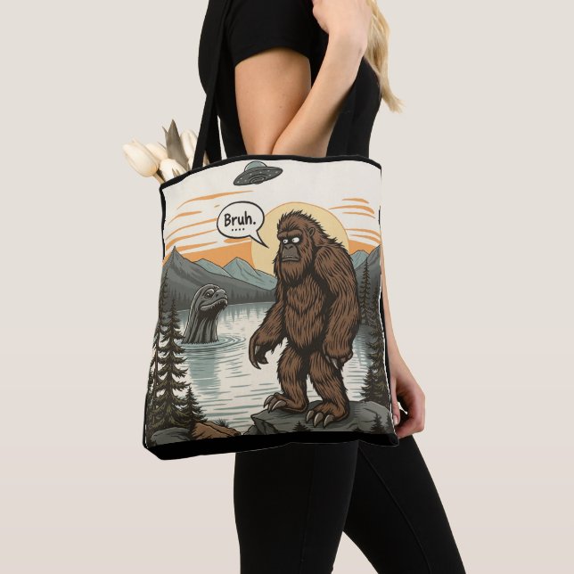 Lustiger Introvert Bigfoot Sasquatch Loch Ness Ret Tasche (Von Nahem)
