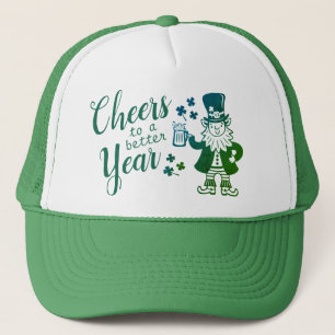 Lustiger irischer Leprechaun mit Bier und Kleeblat Truckerkappe