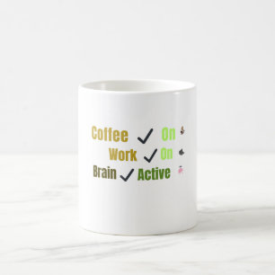 Lustiger Kaffee bei der Arbeit auf dem Gehirn akti Kaffeetasse