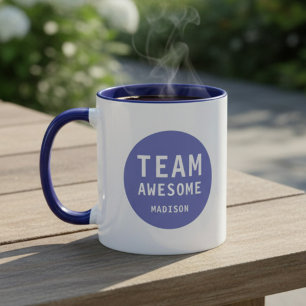 Lustiger lila personalisierter Kollege Name Tasse