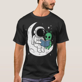 Lustiger Mond Astronaut Alien liest Buch Astronomi T-Shirt