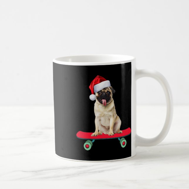 Lustiger Mops-Hund Skateboard fahrender Weihnachts Kaffeetasse (Rechts)