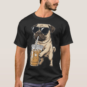 Lustiger Mops-Hund trinkt Eiskaffee mit Sonnenbril T-Shirt