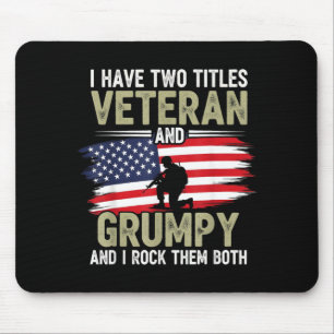 Lustiger mürrischer alter Vater Opa Militärveteran Mousepad