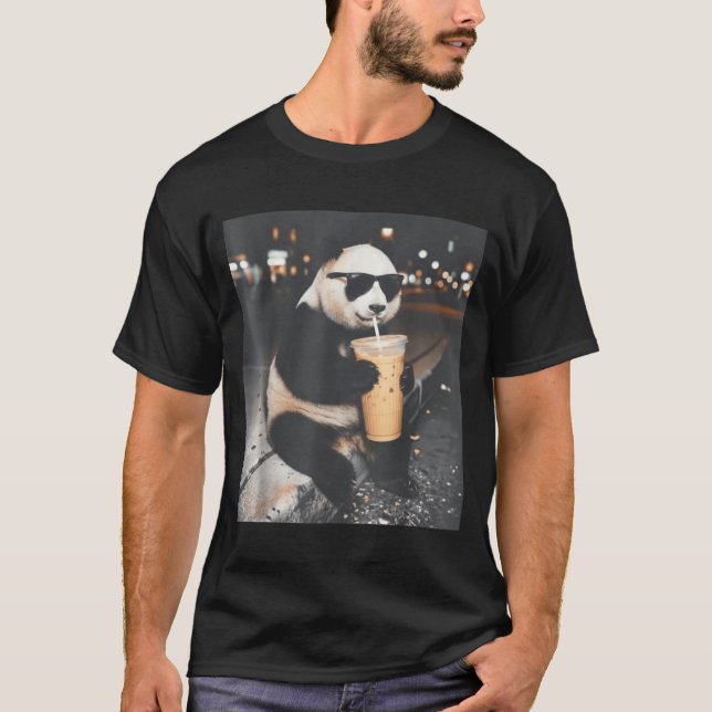 Lustiger Panda-Meme mit Eiscafé für Männer T-Shirt (Vorderseite)