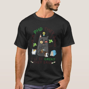 Lustiger promovierter erschöpfter Kaffee trinkende T-Shirt