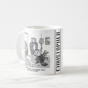 Lustiger Roboter-Cartoon. Ehefrau liegt mit einem  Kaffeetasse