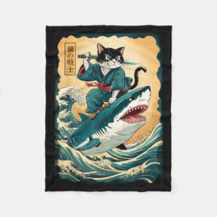 Lustiger Samurai-Katze, die auf einem Hai reitet, Fleecedecke