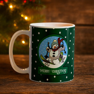 Lustiger Schneemann Frohe Weihnachten! Skifahrende Kaffeetasse