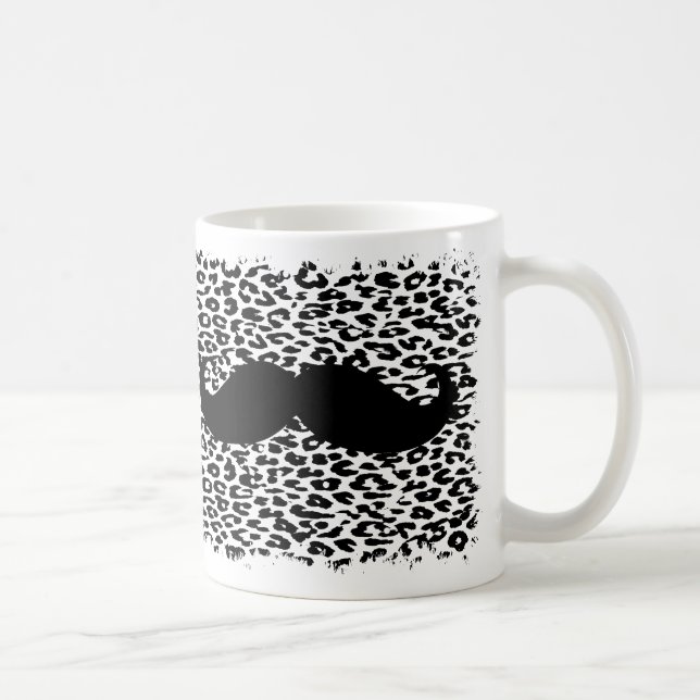 Lustiger schwarzer Schnurrbart auf Leoparddruck Kaffeetasse (Rechts)