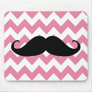 Lustiger schwarzer Schnurrbart und rosa Chevron-Mu Mousepad