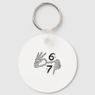 Lustiger Sechs Sieben 6 7 Meme 67 Skeletthand Hall Schlüsselanhänger